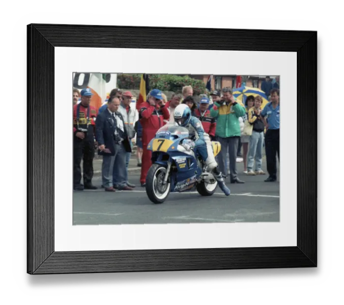 Framed Print : Dave Leach (Yamaha) 1989 Senior TT Framed Print : Dave Leach (Yamaha) 1989 Senior TT