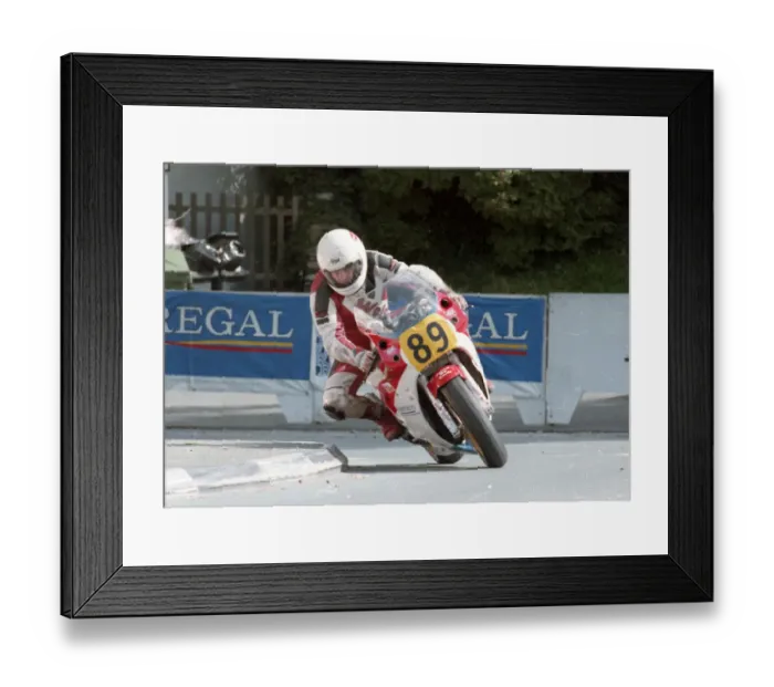 Framed Print : Lee Dyer (Kawasaki) 1992 Senior Manx Grand Prix Framed Print : Lee Dyer (Kawasaki) 1992 Senior Manx Grand Prix