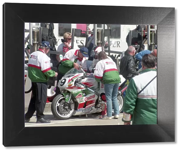 Steve Ward (Castrol Honda) 1995 Senior TT