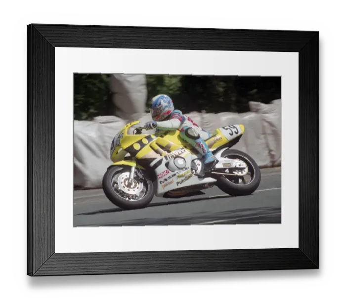 Framed Print : Frank Finch (Honda) 1995 Senior TT Framed Print : Frank Finch (Honda) 1995 Senior TT