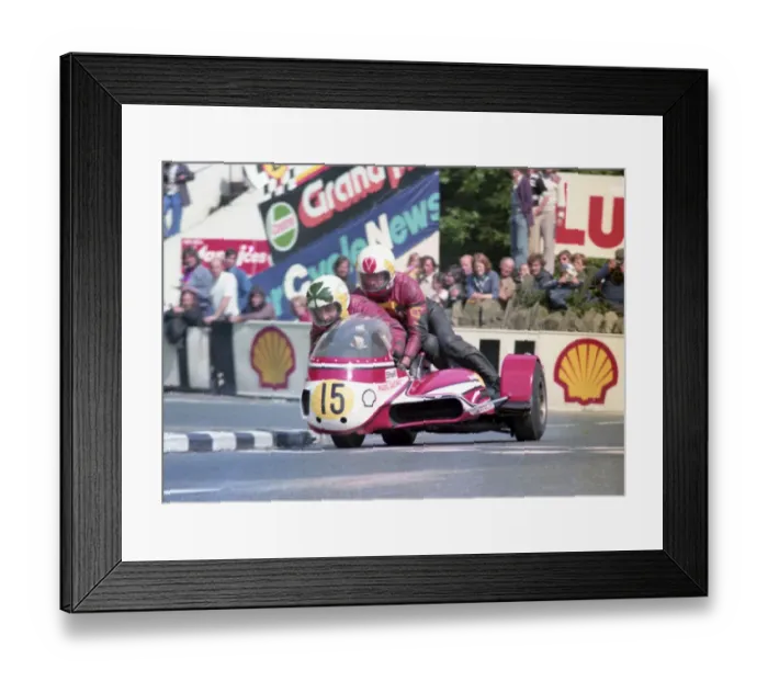 Framed Print : Steve Sinnott & Jim Williamson (MRI Yamaha) 1000 Sidecar TT Framed Print : Steve Sinnott & Jim Williamson (MRI Yamaha) 1000 Sidecar TT
