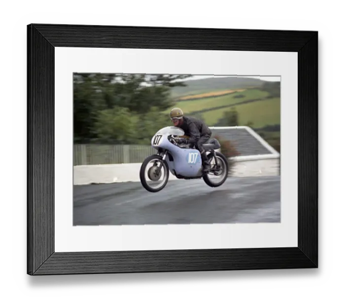 Framed Print : Vic Roberts (BSA) 1967 Junior Manx Grand Prix