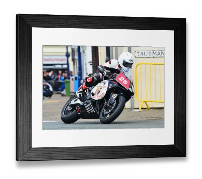 Framed Print : Chris White (Honda) 2015 Newcomers Manx Grand Prix Framed Print : Chris White (Honda) 2015 Newcomers Manx Grand Prix