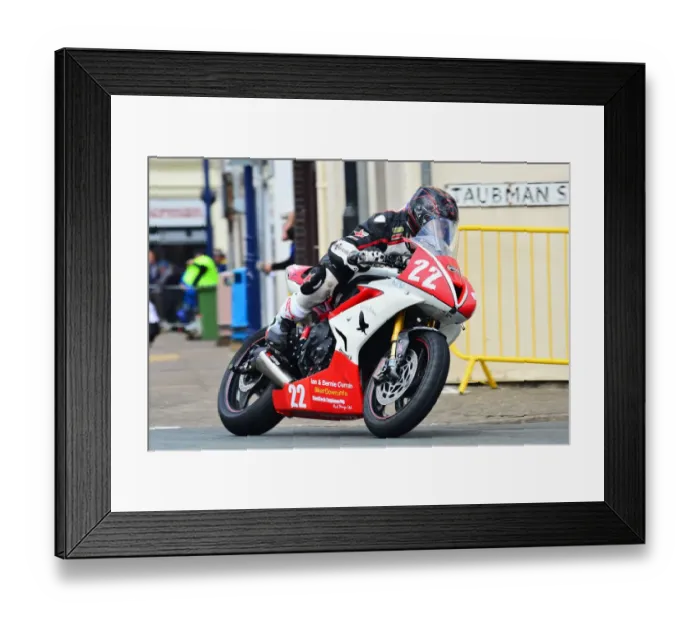 Framed Print : George Lawson (Triumph) 2015 Newcomers Manx Grand Prix