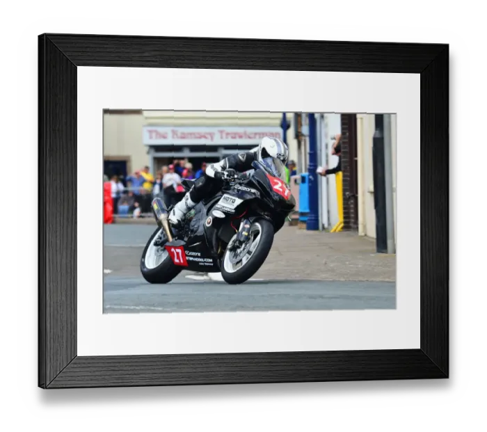 Framed Print : Robert Whittall (Suzuki) 2015 Newcomers Manx Grand Prix Framed Print : Robert Whittall (Suzuki) 2015 Newcomers Manx Grand Prix