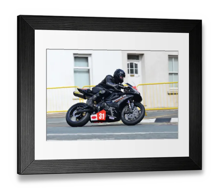 Framed Print : Sean Seddon (Triumph) 2015 Newcomers Manx Grand Prix Framed Print : Sean Seddon (Triumph) 2015 Newcomers Manx Grand Prix