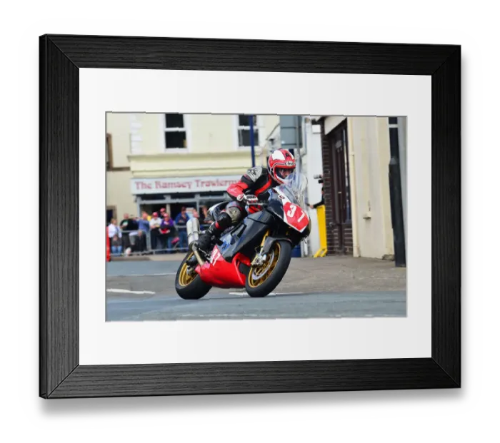Framed Print : Simon Matthews (Aprilia) 2015 Newcomers Manx Grand Prix Framed Print : Simon Matthews (Aprilia) 2015 Newcomers Manx Grand Prix