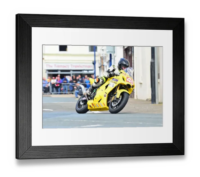 Framed Print : Sean Connolly (Suzuki) 2015 Newcomers Manx Grand Prix