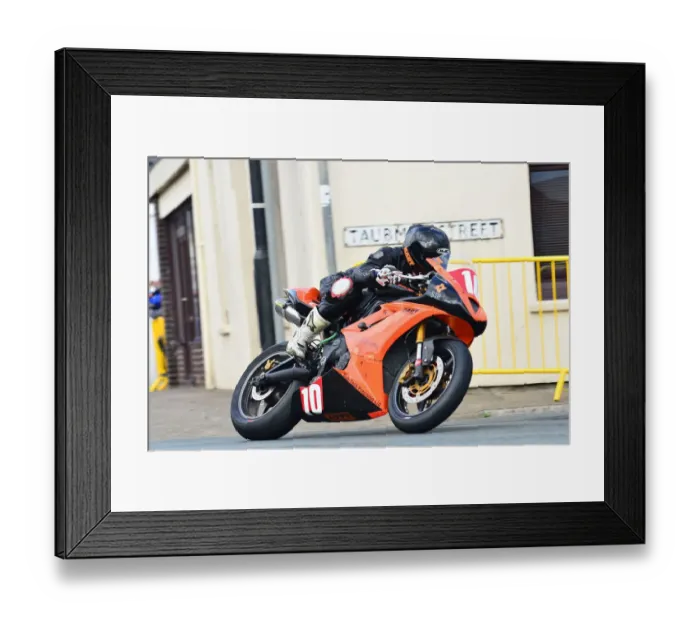 Framed Print : Daniel Anderson (Triumph) 2015 Newcomers Manx Grand Prix