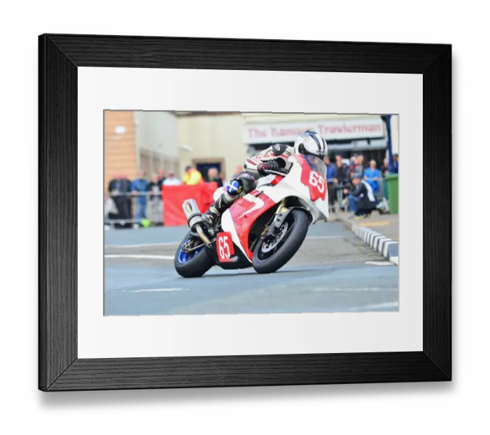 Framed Print : Derek Wilkie (Kawasaki) 2015 Newcomers Manx Grand Prix