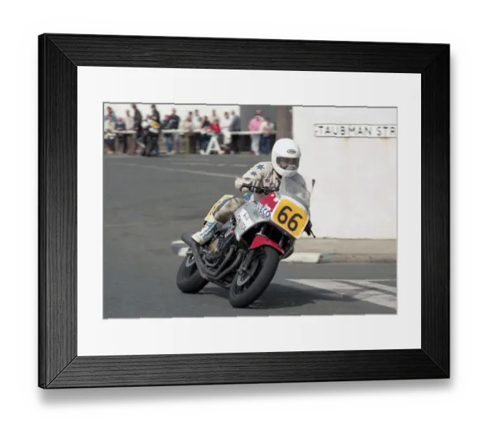 Framed Print : Stuart Jones (Yamaha) 1986 Senior Manx Grand Prix Framed Print : Stuart Jones (Yamaha) 1986 Senior Manx Grand Prix