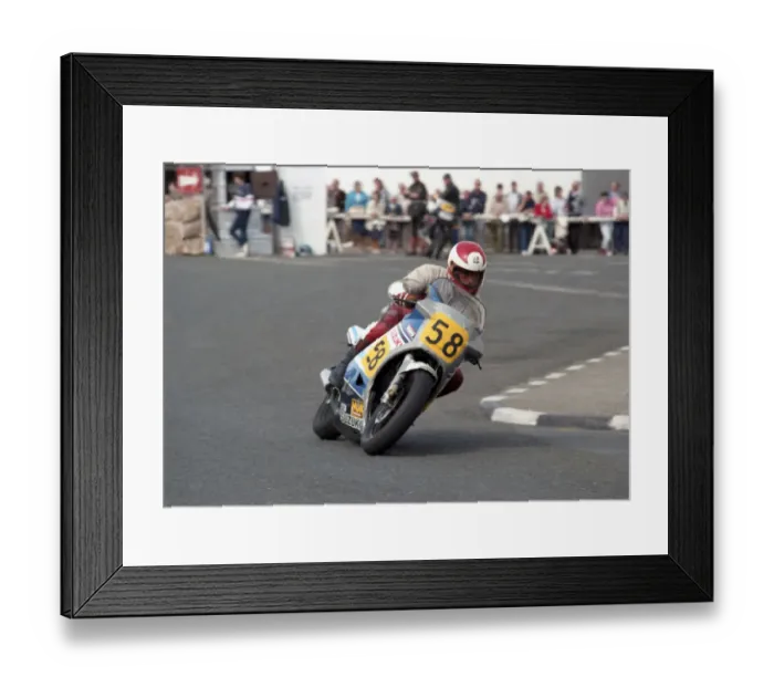 Framed Print : Sean Smith (Suzuki) 1986 Senior Manx Grand Prix Framed Print : Sean Smith (Suzuki) 1986 Senior Manx Grand Prix