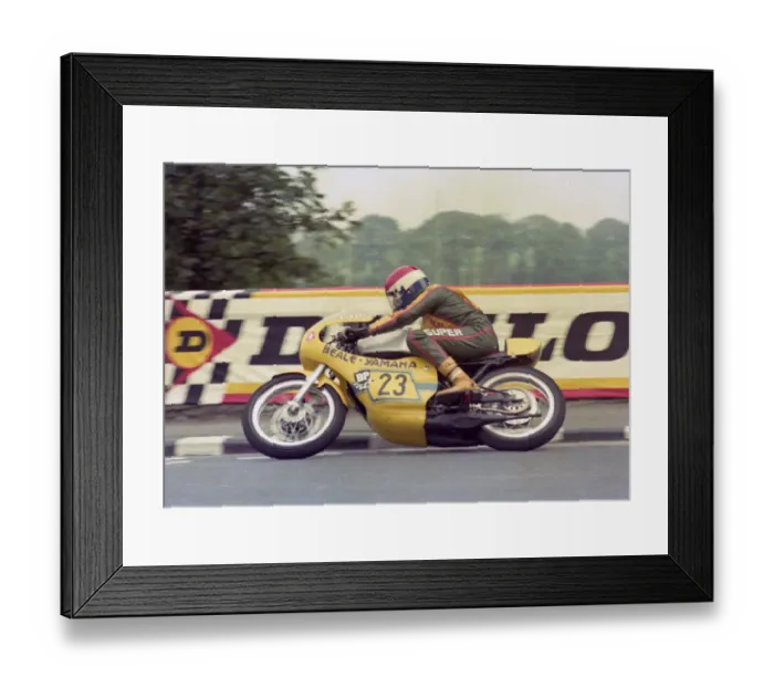 Framed Print : Roger Nicholls (Beale Yamaha) 1976 Senior TT Framed Print : Roger Nicholls (Beale Yamaha) 1976 Senior TT