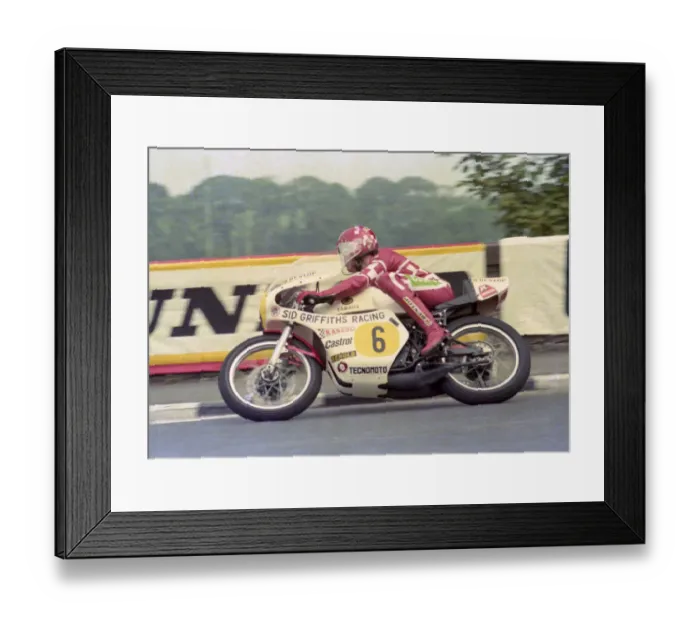 Framed Print : Geoff Barry (Yamaha) 1976 Senior TT Framed Print : Geoff Barry (Yamaha) 1976 Senior TT