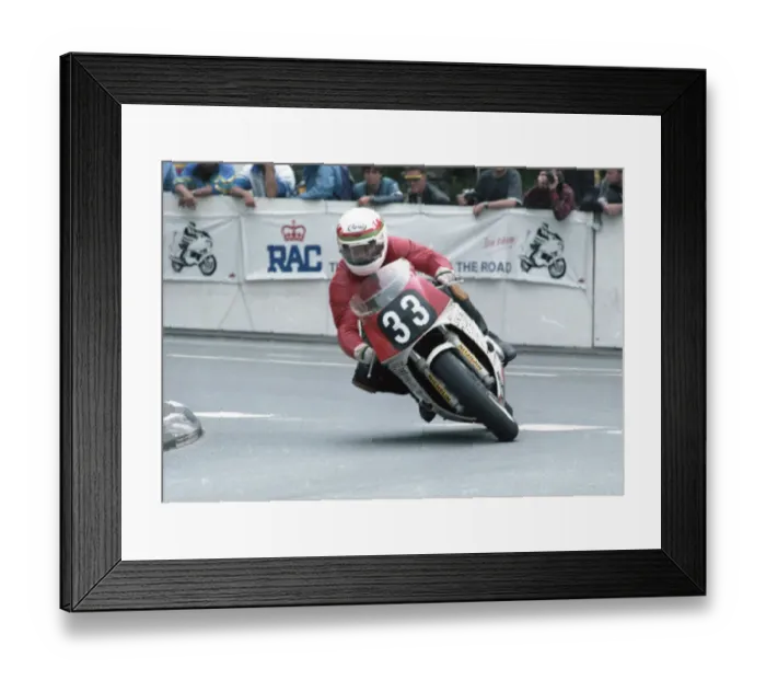 Framed Print : Dai Owen (Yamaha) 1992 Supersport 400 TT Framed Print : Dai Owen (Yamaha) 1992 Supersport 400 TT