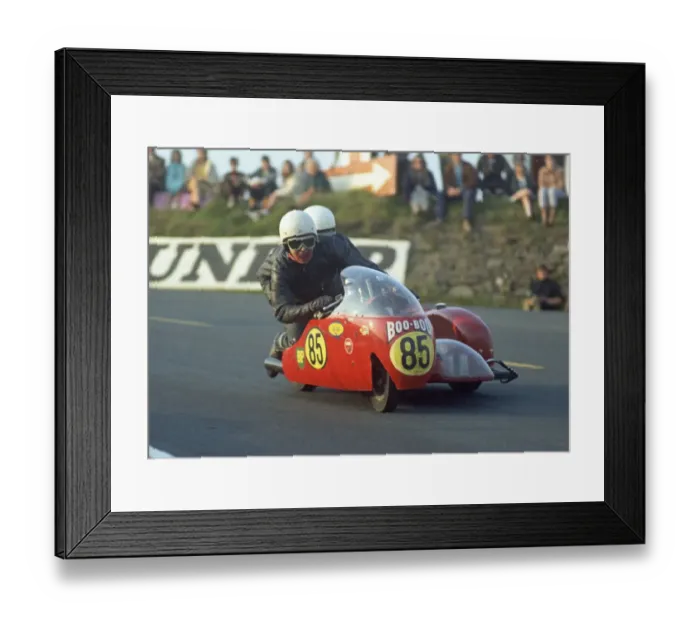 Framed Print : Bill Uren & Dave Jose (Triumph) 1971 500 Sidecar TT Framed Print : Bill Uren & Dave Jose (Triumph) 1971 500 Sidecar TT