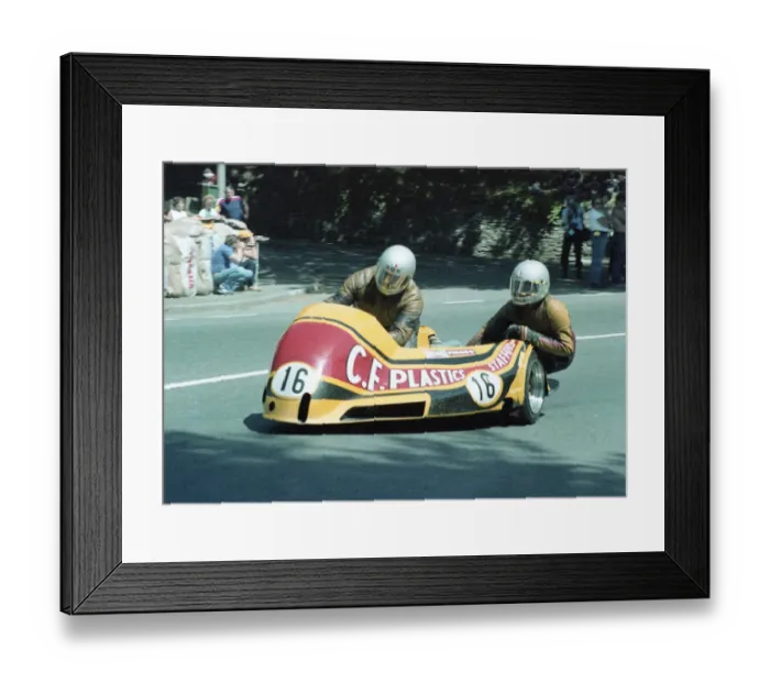 Framed Print : Eric Cornes & Robert Holmes (Yamaha) 1982 Sidecar TT Framed Print : Eric Cornes & Robert Holmes (Yamaha) 1982 Sidecar TT