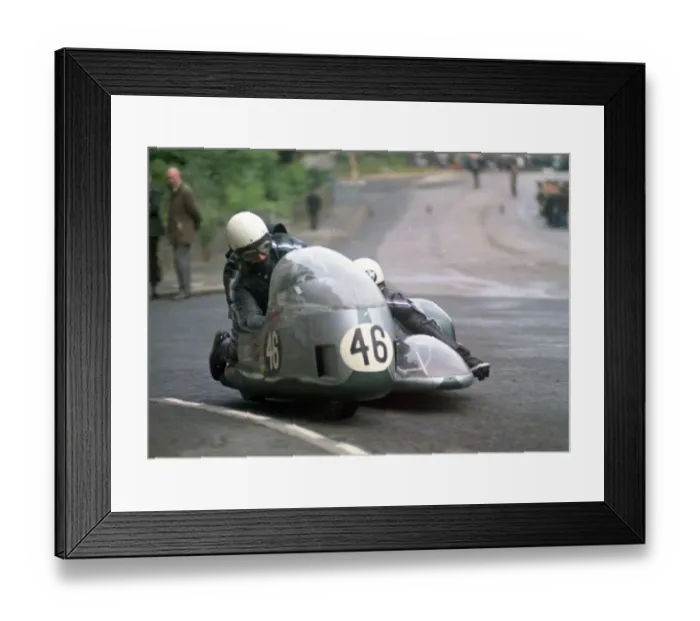 Framed Print : John Wright-Bailey & Eddie Kiff (Triumph) 1971 500 Sidecar TT Framed Print : John Wright-Bailey & Eddie Kiff (Triumph) 1971 500 Sidecar TT