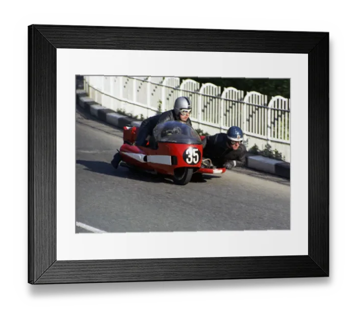 Framed Print : Stuart Applegate & Rod Appleton (BMW) 1969 500 Sidecar TT