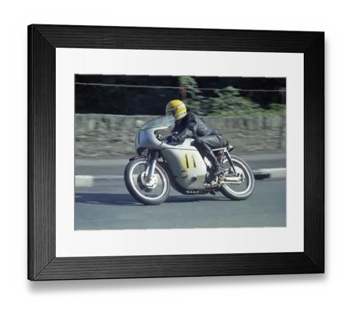 Framed Print : Chris Bond (Norton) 1972 Senior Manx Grand Prix Framed Print : Chris Bond (Norton) 1972 Senior Manx Grand Prix