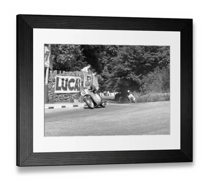 Framed Print : Luigi Taveri (Honda) 1963 Lightweight TT Framed Print : Luigi Taveri (Honda) 1963 Lightweight TT