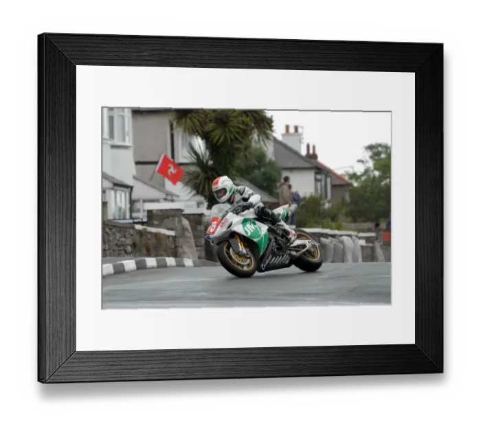 Framed Print : Conor Cummins (Millsport Yamaha) 2007 Southern 100 Framed Print : Conor Cummins (Millsport Yamaha) 2007 Southern 100