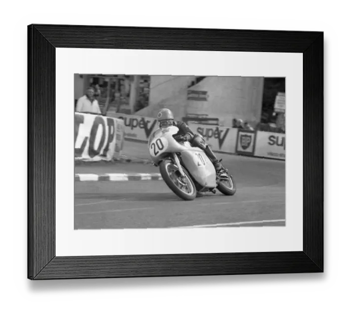 Framed Print : David Foulkes (Norton) 1966 Senior Manx Grand Prix Framed Print : David Foulkes (Norton) 1966 Senior Manx Grand Prix