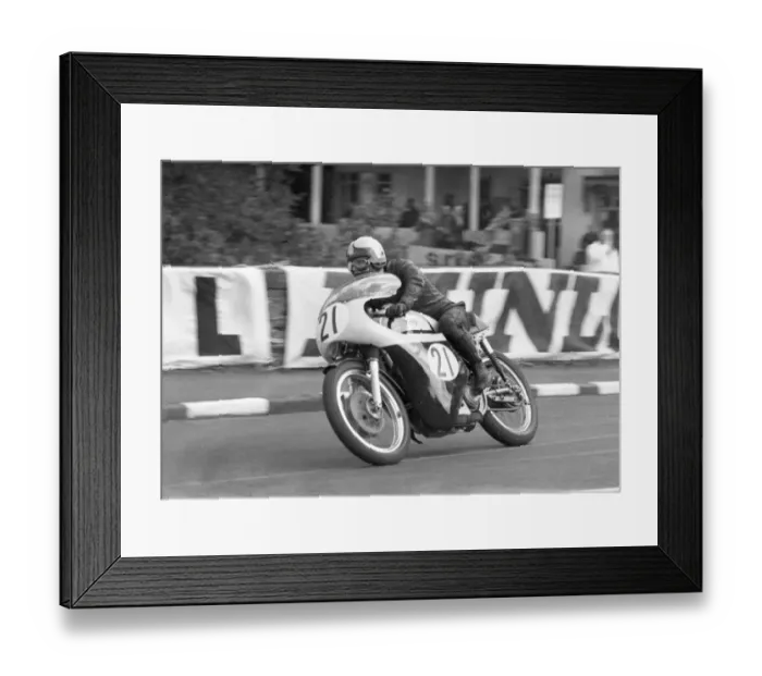 Framed Print : Roy Simmons (Norton) 1966 Senior Manx Grand Prix Framed Print : Roy Simmons (Norton) 1966 Senior Manx Grand Prix