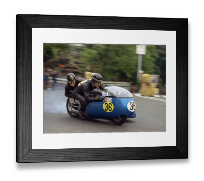 Framed Print : Derek Yorke & Danny Fynn (Triumph) 1971 750 Sidecar TT Framed Print : Derek Yorke & Danny Fynn (Triumph) 1971 750 Sidecar TT