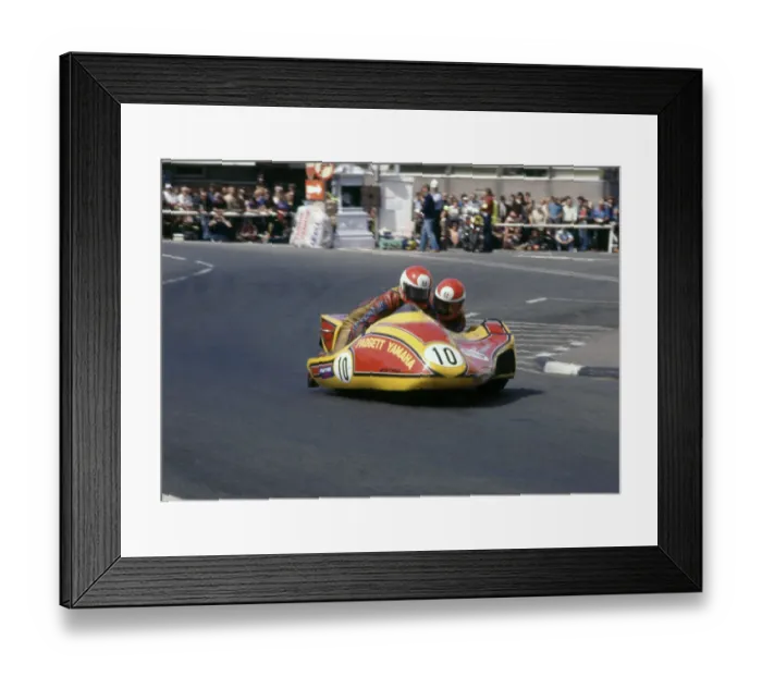 Framed Print : Dennis Bingham & Julia Bingham (Padgett Yamaha) 1982 Sidecar TT Framed Print : Dennis Bingham & Julia Bingham (Padgett Yamaha) 1982 Sidecar TT