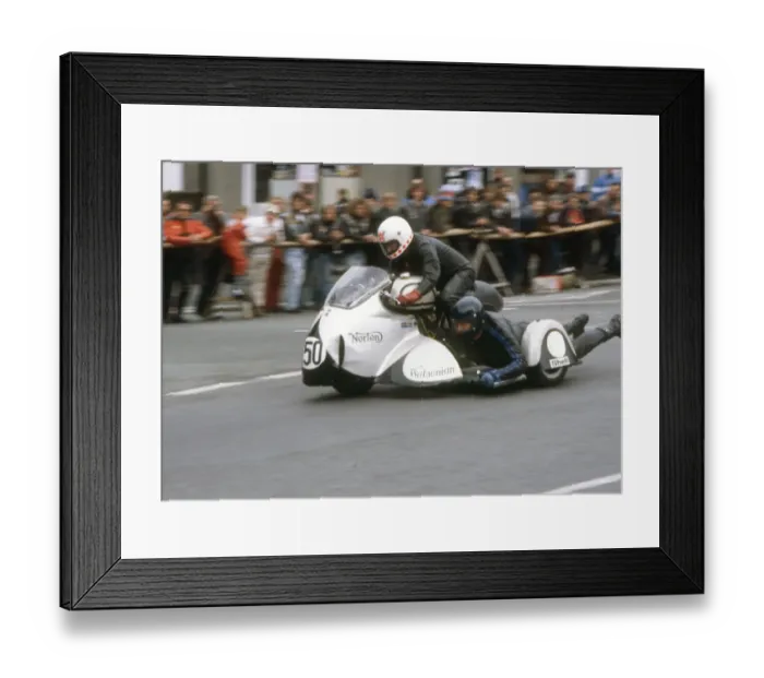 Framed Print : Alan Pearson & Alan Latham (Norton) 1982 Classic Lap