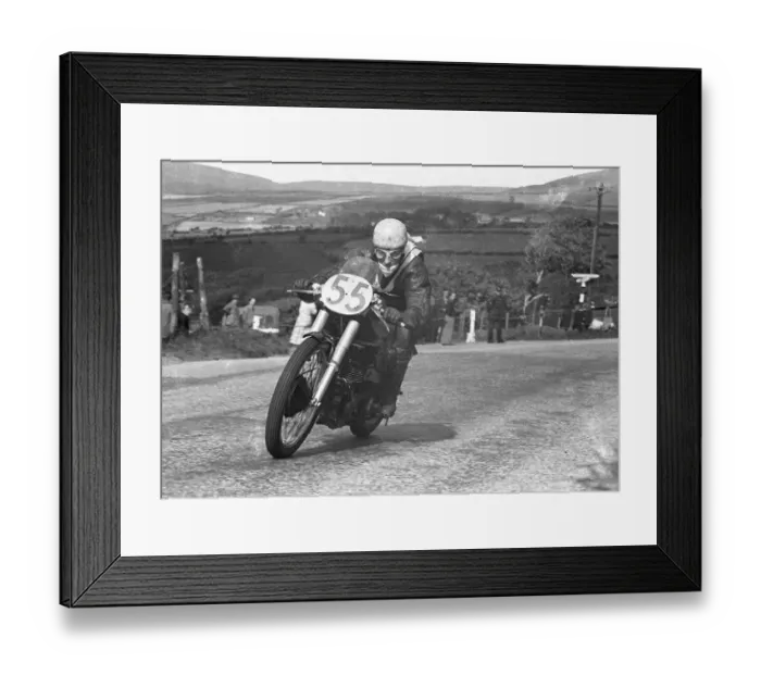 Framed Print : Roy Bennett (Norton) 1953 Senior Manx Grand Prix Framed Print : Roy Bennett (Norton) 1953 Senior Manx Grand Prix