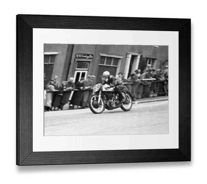 Framed Print : Roy Bennett (Norton) 1954 Senior Manx Grand Prix Framed Print : Roy Bennett (Norton) 1954 Senior Manx Grand Prix