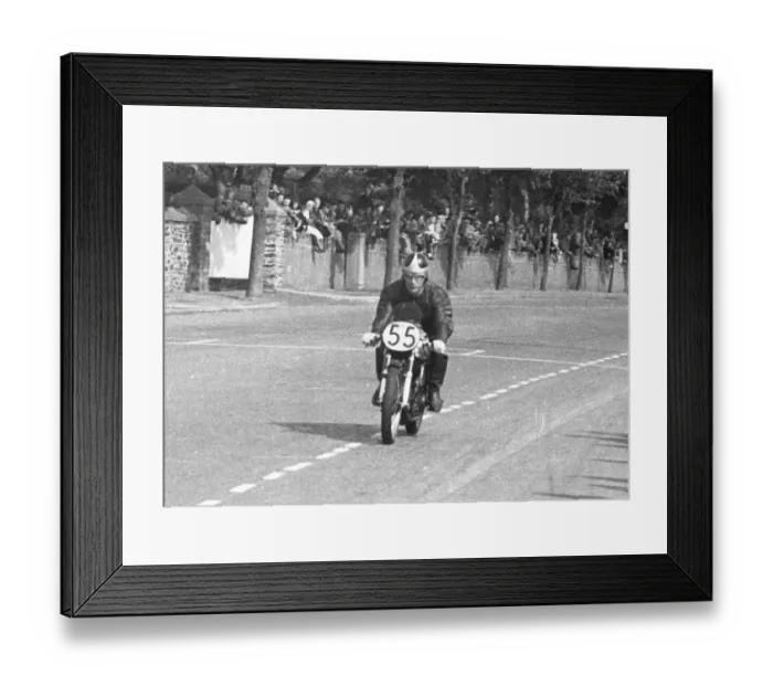 Framed Print : Dave Bennett (Norton) 1951 Senior Manx Grand Prix Framed Print : Dave Bennett (Norton) 1951 Senior Manx Grand Prix