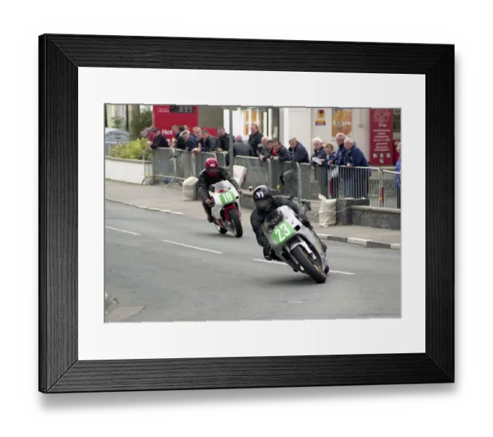 Framed Print : Chris Barratt (Yamaha) 2004 Lightweight Manx Grand Prix Framed Print : Chris Barratt (Yamaha) 2004 Lightweight Manx Grand Prix