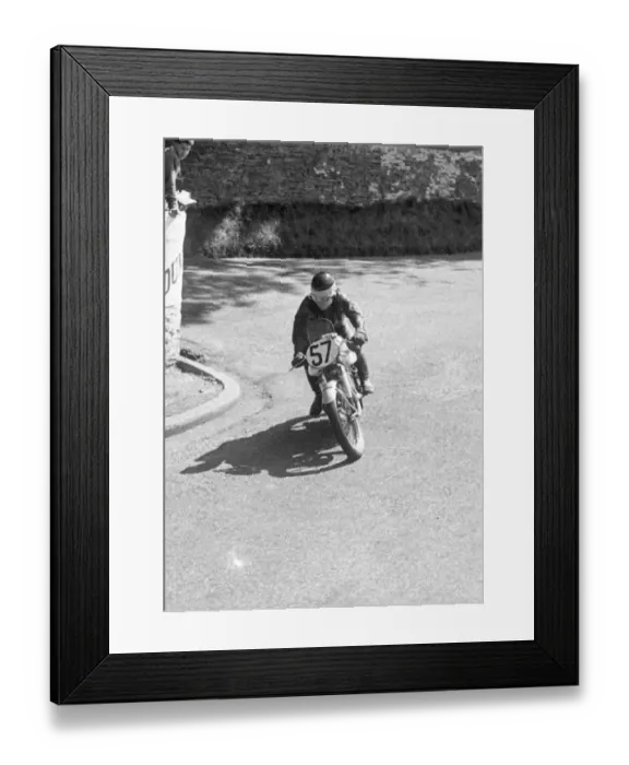Framed Print : Charlie Salt (BSA) 1952 Senior TT Framed Print : Charlie Salt (BSA) 1952 Senior TT