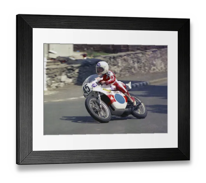 Framed Print : Eric Saul (Yamaha) 1977 Classic TT Framed Print : Eric Saul (Yamaha) 1977 Classic TT