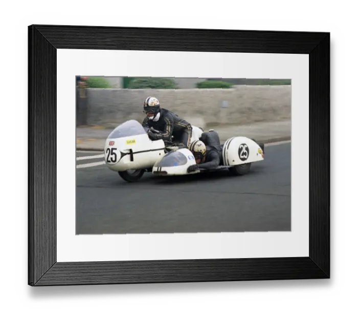 Framed Print : Alan Sunsum & Alex Macfadzean (Triumph) 1970 500 Sidecar TT Framed Print : Alan Sunsum & Alex Macfadzean (Triumph) 1970 500 Sidecar TT