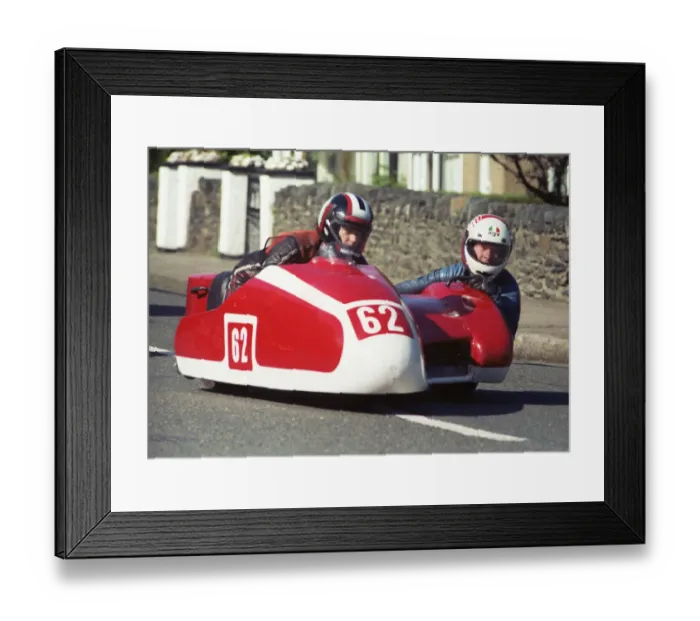 Framed Print : John Scarth & Peter Hill (Windle Yamaha) 1990 Sidecar TT TT