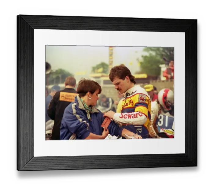 Framed Print : Mike Seward (Suzuki) 1987 Production B TT Framed Print : Mike Seward (Suzuki) 1987 Production B TT
