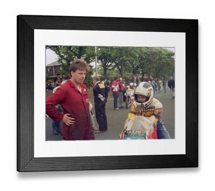 Framed Print : Mike Seward (Yamaha) 1987 Junior TT Framed Print : Mike Seward (Yamaha) 1987 Junior TT