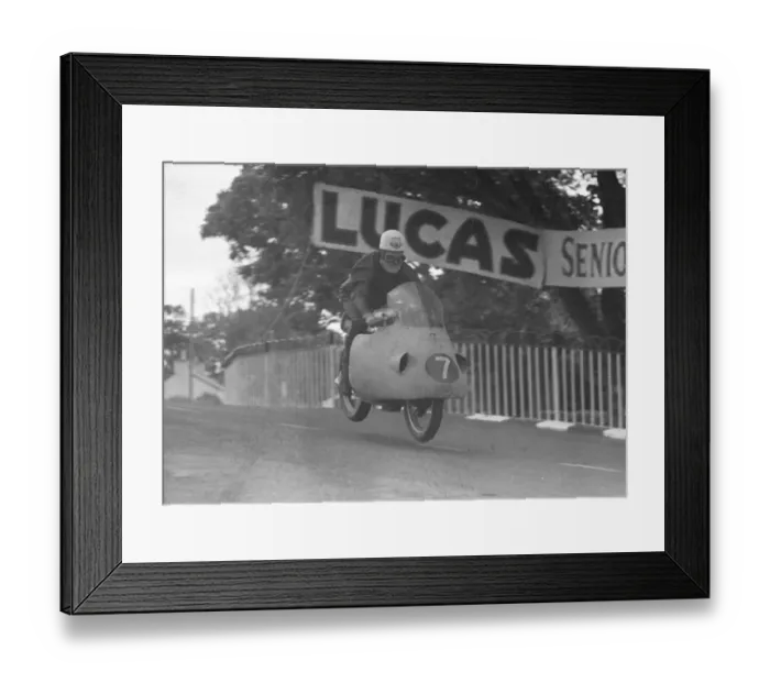 Framed Print : Stan Setaro (Norton) 1957 Senior TT Framed Print : Stan Setaro (Norton) 1957 Senior TT