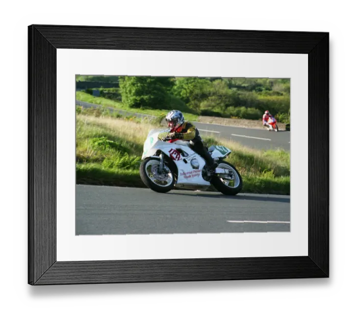 Framed Print : Phillip Shaw (Yamaha) 2002 Lightweight 400 TT
