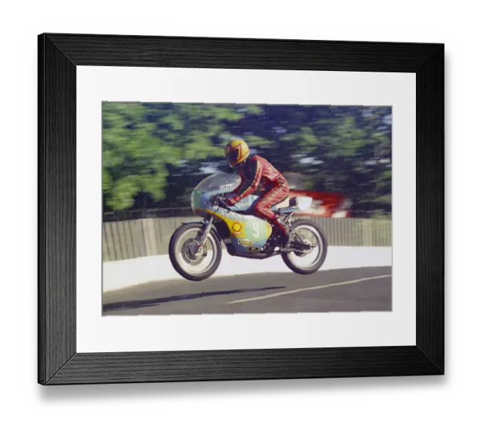 Framed Print : Bill Simpson (Yamaha) 1977 Lightweight TT Framed Print : Bill Simpson (Yamaha) 1977 Lightweight TT
