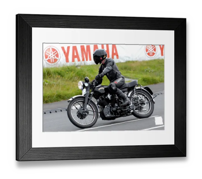 Framed Print : Paul Langridge (Vincent) 2011 VMCC Parade Lap Framed Print : Paul Langridge (Vincent) 2011 VMCC Parade Lap