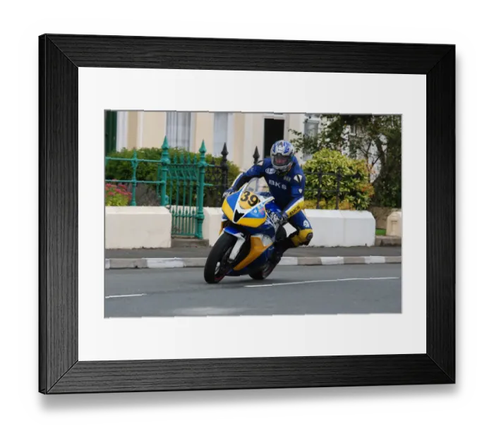 Framed Print : Andy Lovett (Suzuki) 2011 Senior Manx Grand Prix Framed Print : Andy Lovett (Suzuki) 2011 Senior Manx Grand Prix