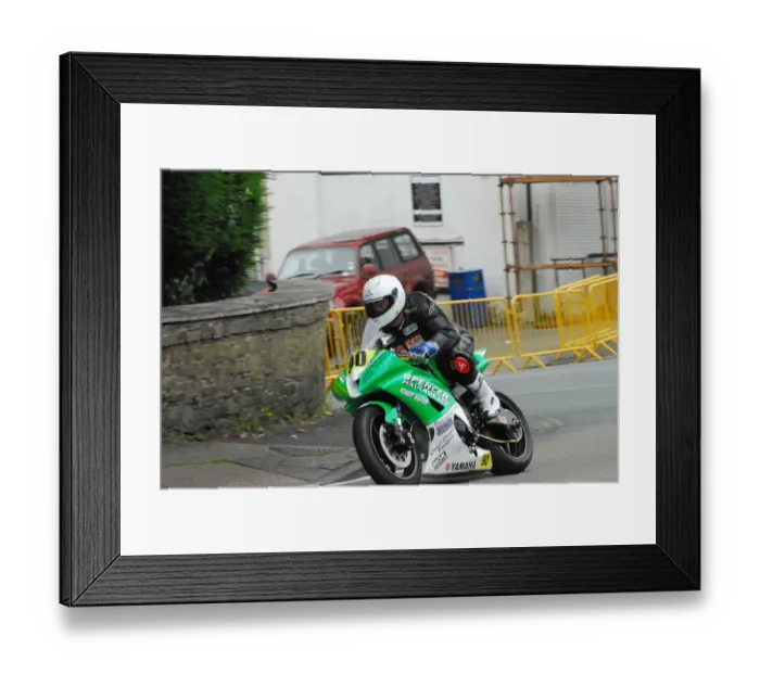 Framed Print : Kevin Spence (Yamaha) 2012 Senior Manx Grand Prix Framed Print : Kevin Spence (Yamaha) 2012 Senior Manx Grand Prix