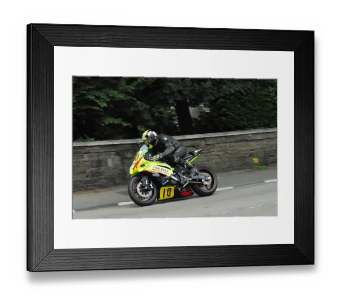 Framed Print : Mike Minns (Yamaha) 2012 Senior Manx Grand Prix Framed Print : Mike Minns (Yamaha) 2012 Senior Manx Grand Prix