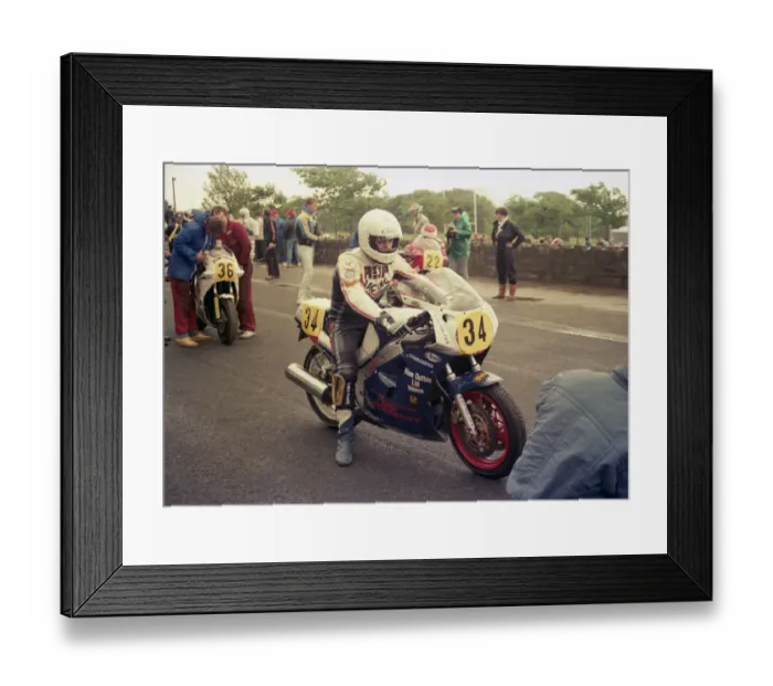 Framed Print : Iain Duffus (Yamaha) 1987 Senior TT Framed Print : Iain Duffus (Yamaha) 1987 Senior TT