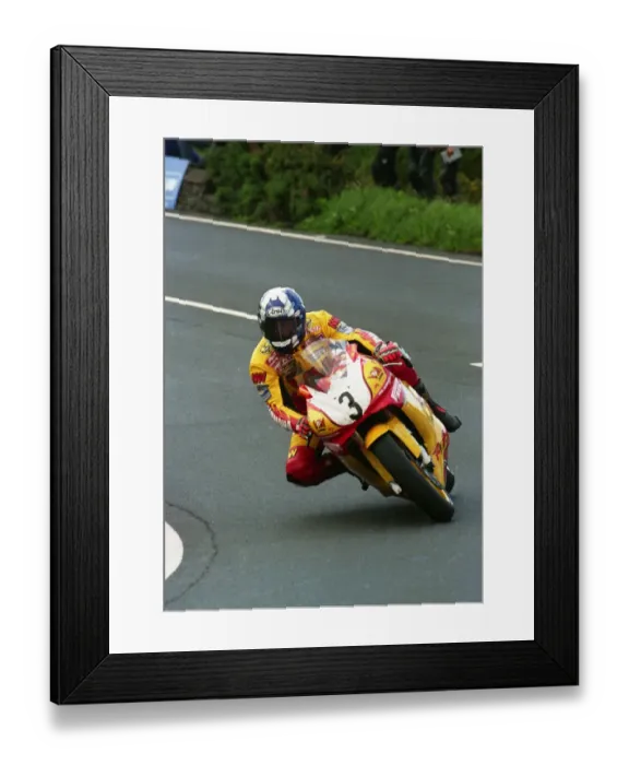 Framed Print : Iain Duffus (V&M Yamaha) 1999 Formula One TT Framed Print : Iain Duffus (V&M Yamaha) 1999 Formula One TT